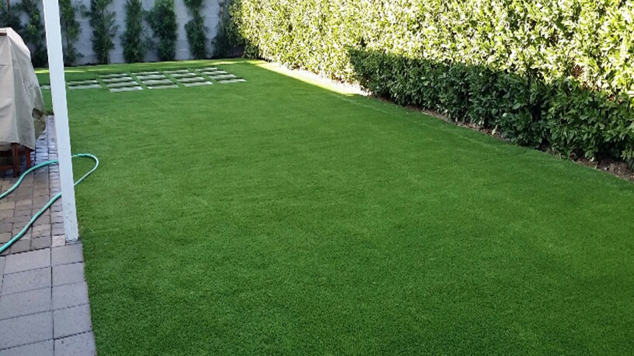 can dogs pee on artificial grass