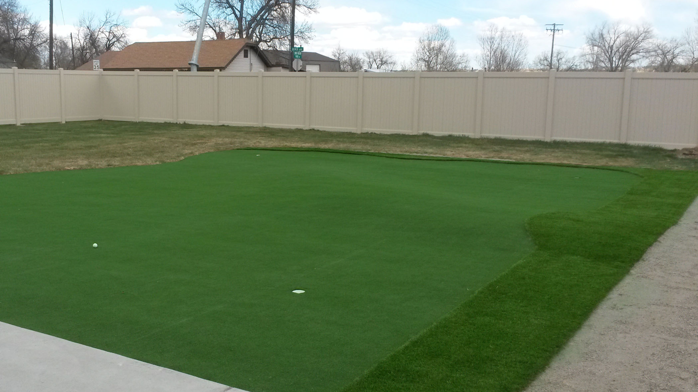 Synthetic Grass Putting Green in New South Memphis, Tennessee