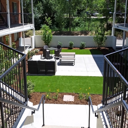 Patio deck artificial grass green turf concrete modern stairs