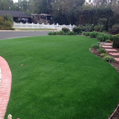 Synthetic lawn installed in the front yard, green grass pavers walkway driveway