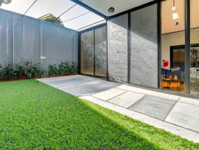 Beautiful synthetic turf in the front yard, modern style home